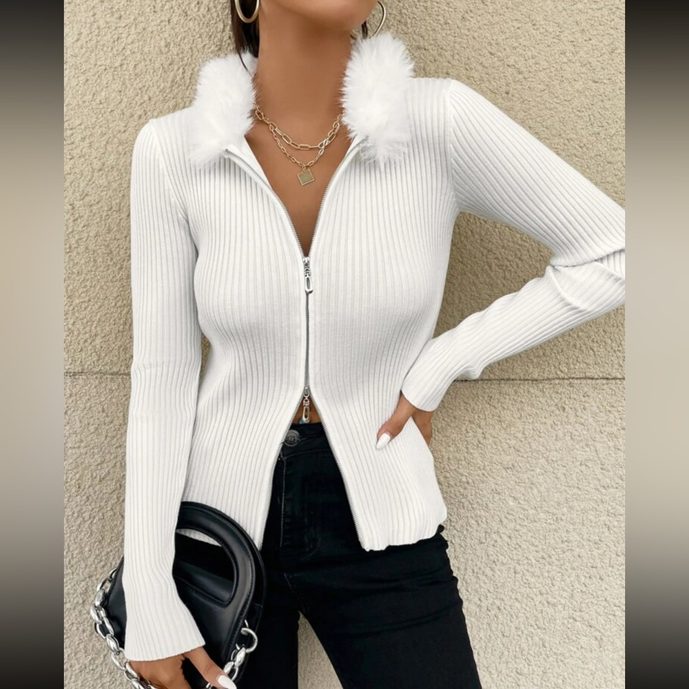 White zip up sweater with fur trim